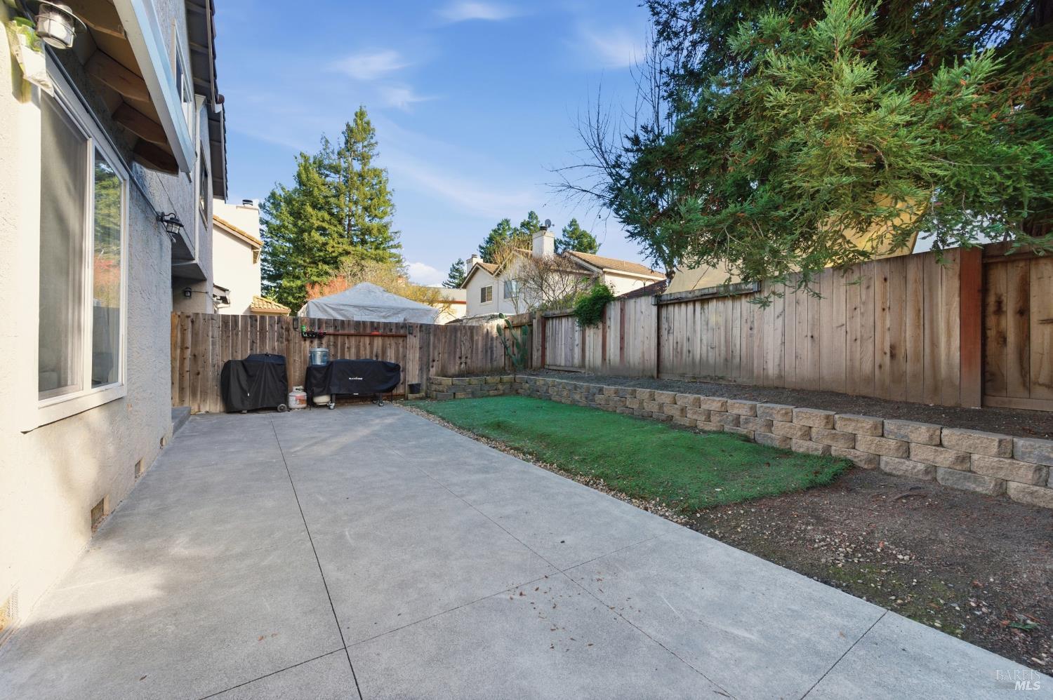 Detail Gallery Image 26 of 29 For 98 Francis Cir, Rohnert Park,  CA 94928 - 3 Beds | 2/1 Baths