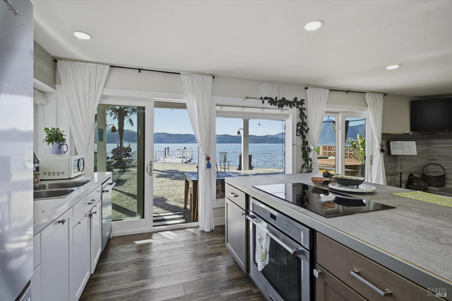 Detail Gallery Image 24 of 40 For 13319 Lakeshore Dr, Clearlake,  CA 95422 - – Beds | – Baths