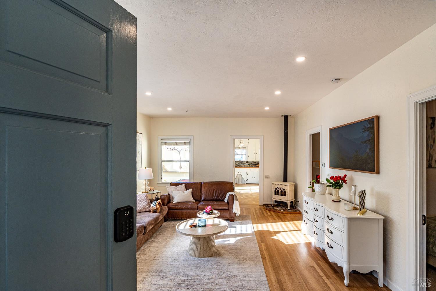 Detail Gallery Image 4 of 31 For 1145 Alta Ave, Napa,  CA 94559 - 3 Beds | 1 Baths