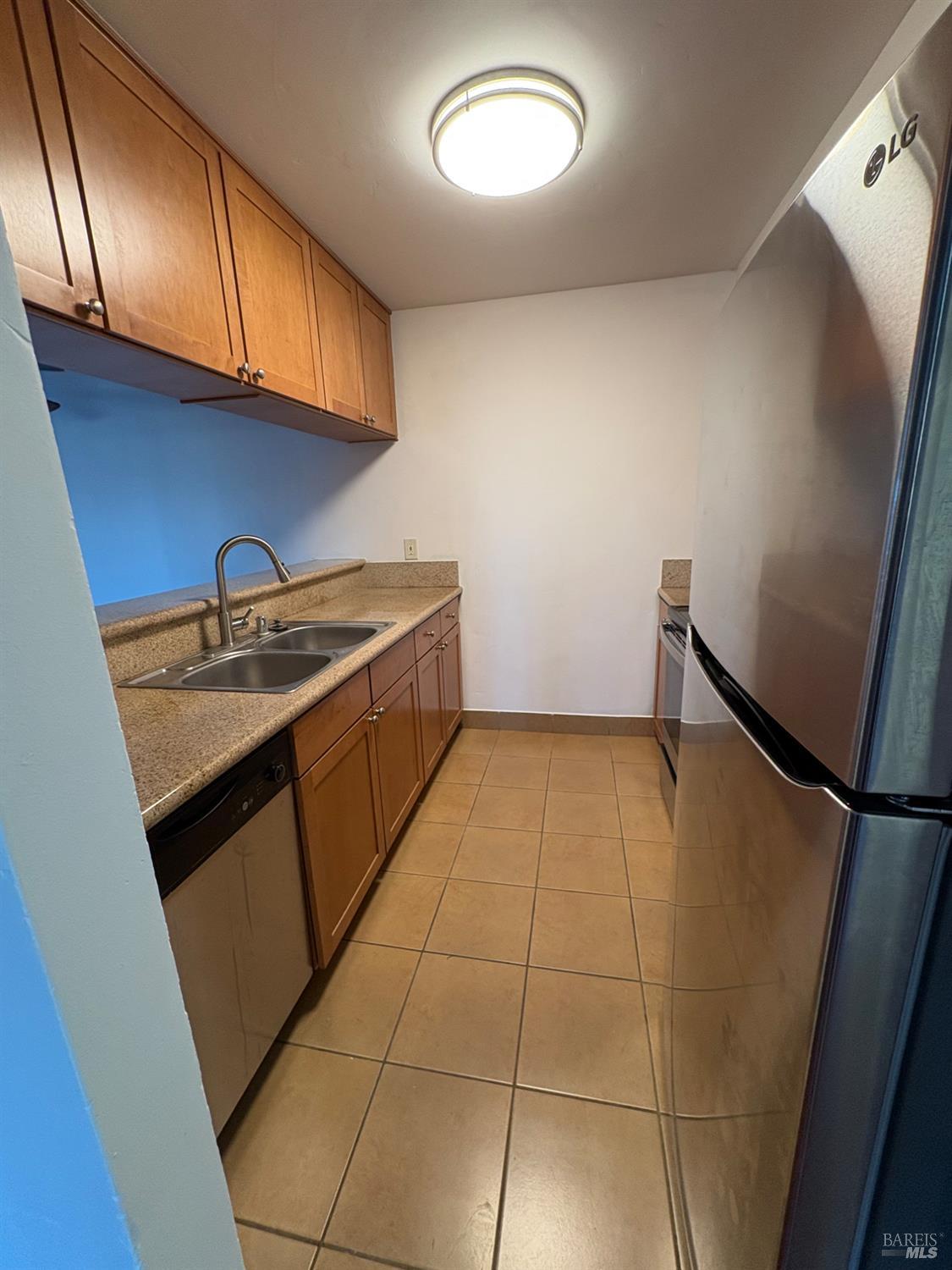 Detail Gallery Image 3 of 15 For 297 Enterprise Dr, Rohnert Park,  CA 94928 - 2 Beds | 2 Baths