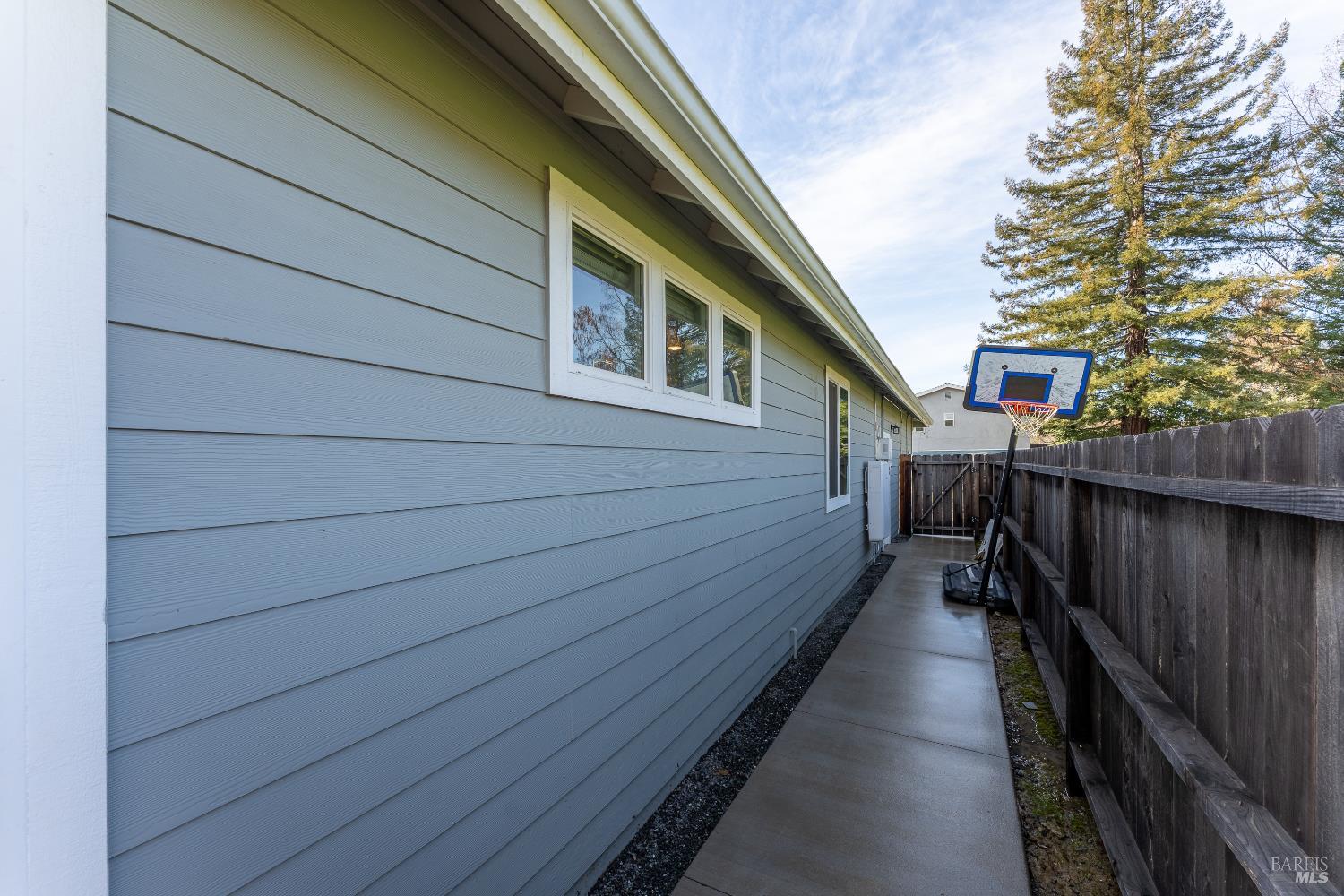 Detail Gallery Image 23 of 27 For 1407 Brothers Ln, Willits,  CA 95490 - 4 Beds | 2 Baths
