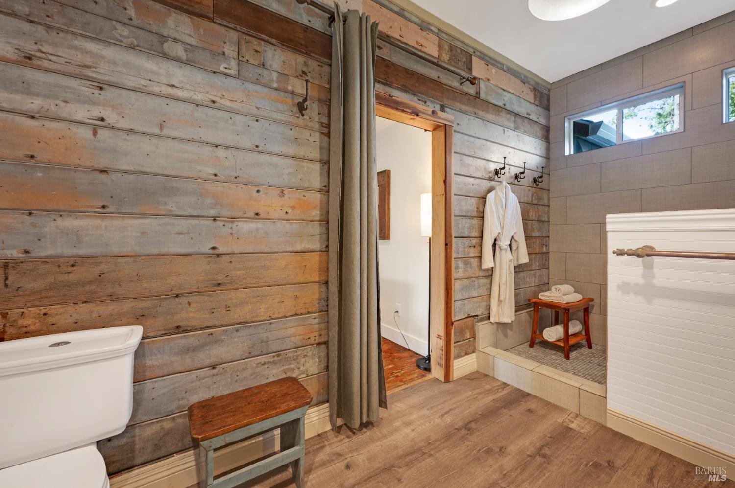 Detail Gallery Image 13 of 33 For 8931 Oak Grove Ave, Sebastopol,  CA 95472 - 4 Beds | 2 Baths