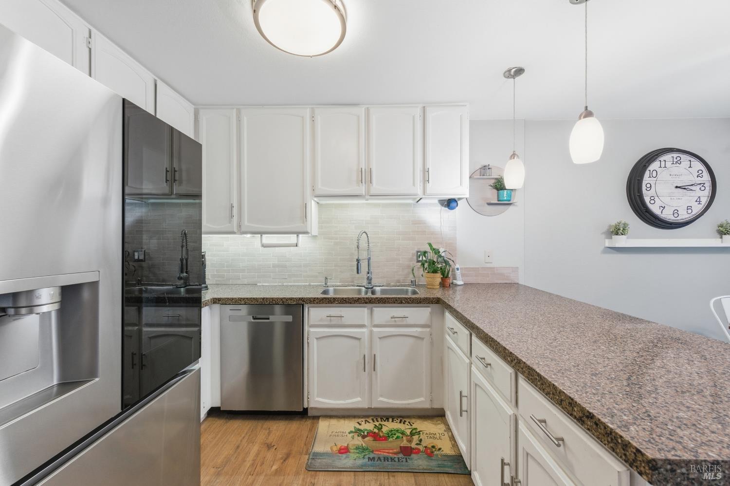 Detail Gallery Image 14 of 29 For 98 Francis Cir, Rohnert Park,  CA 94928 - 3 Beds | 2/1 Baths