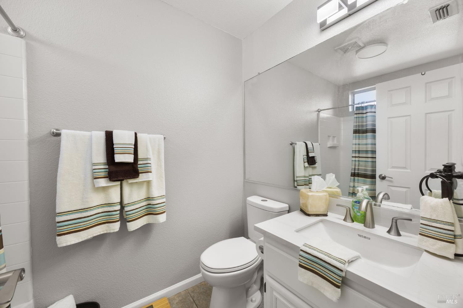 Detail Gallery Image 19 of 26 For 465 E Fifth St, Benicia,  CA 94510 - 2 Beds | 2/1 Baths