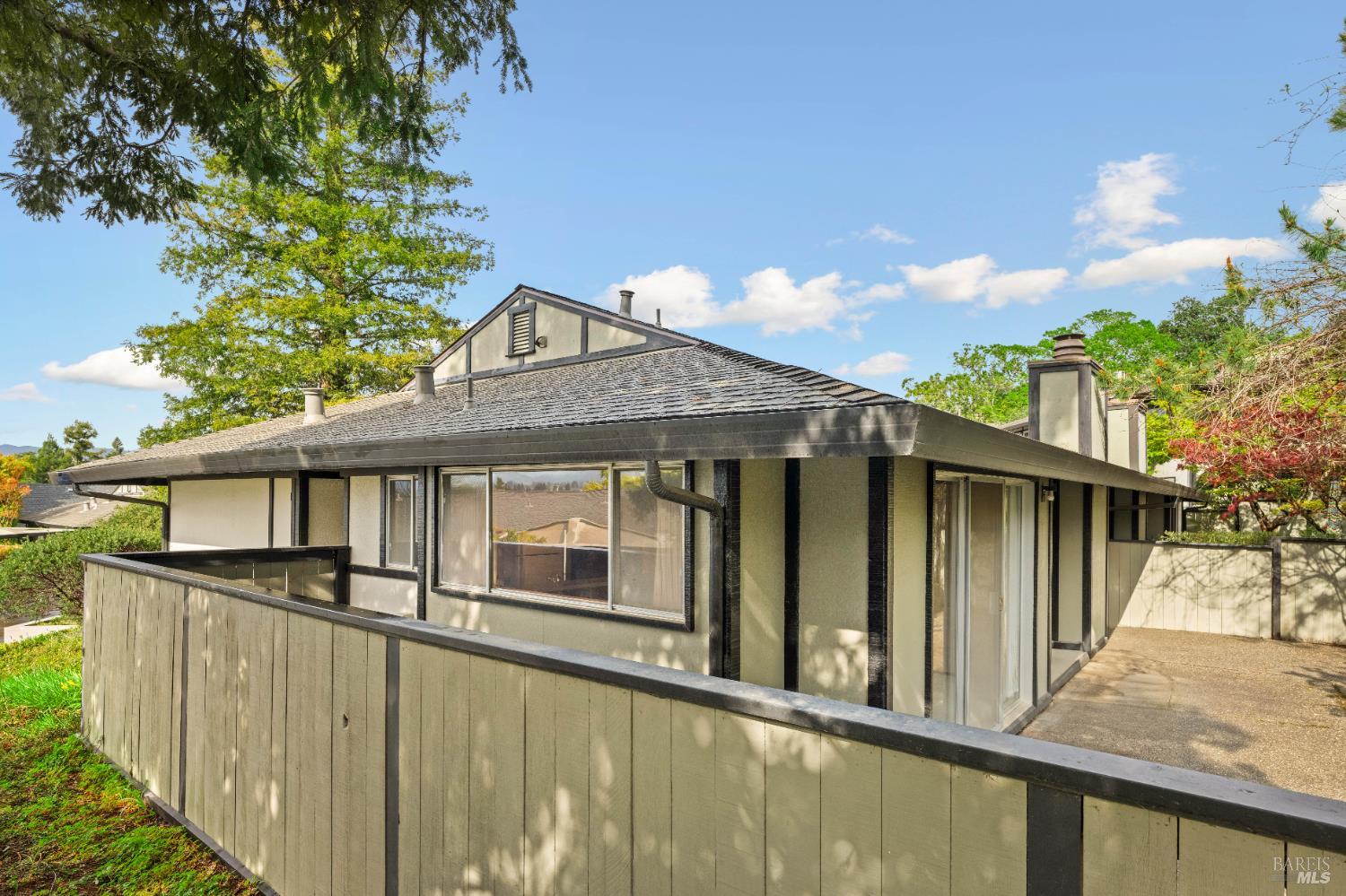 Detail Gallery Image 8 of 53 For 1026 East Ave, Napa,  CA 94559 - 2 Beds | 2 Baths