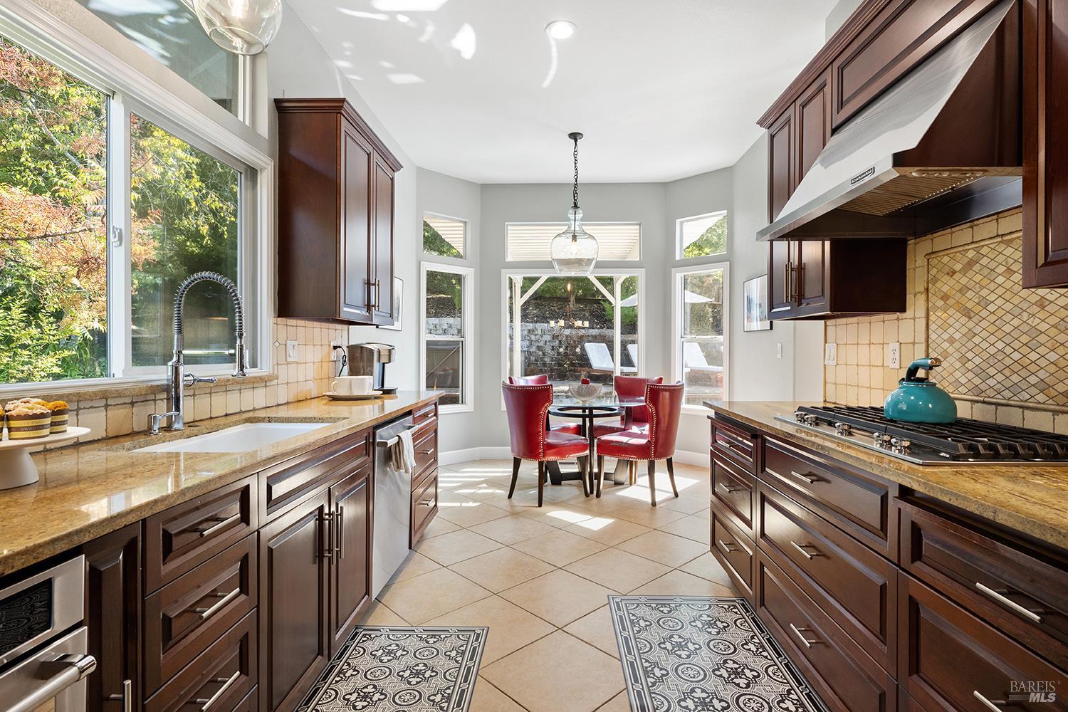 Detail Gallery Image 13 of 60 For 3991 Haven Ct, Sebastopol,  CA 95472 - 4 Beds | 2/1 Baths