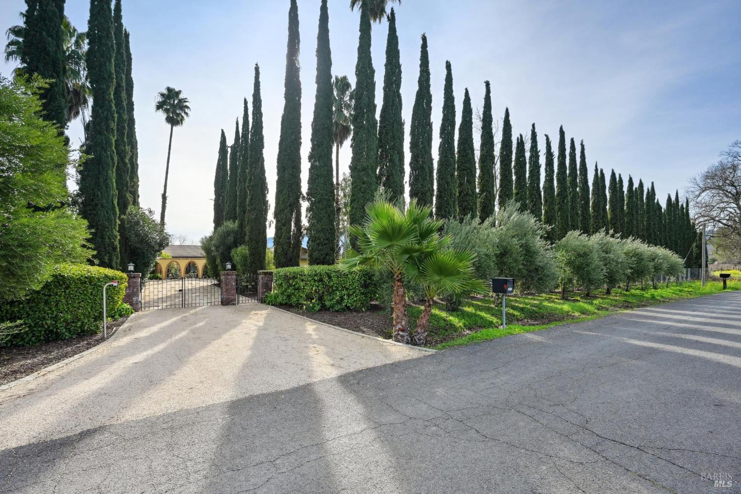 Detail Gallery Image 2 of 39 For 2550 Greenwood Ave, Calistoga,  CA 94515 - 4 Beds | 2/1 Baths