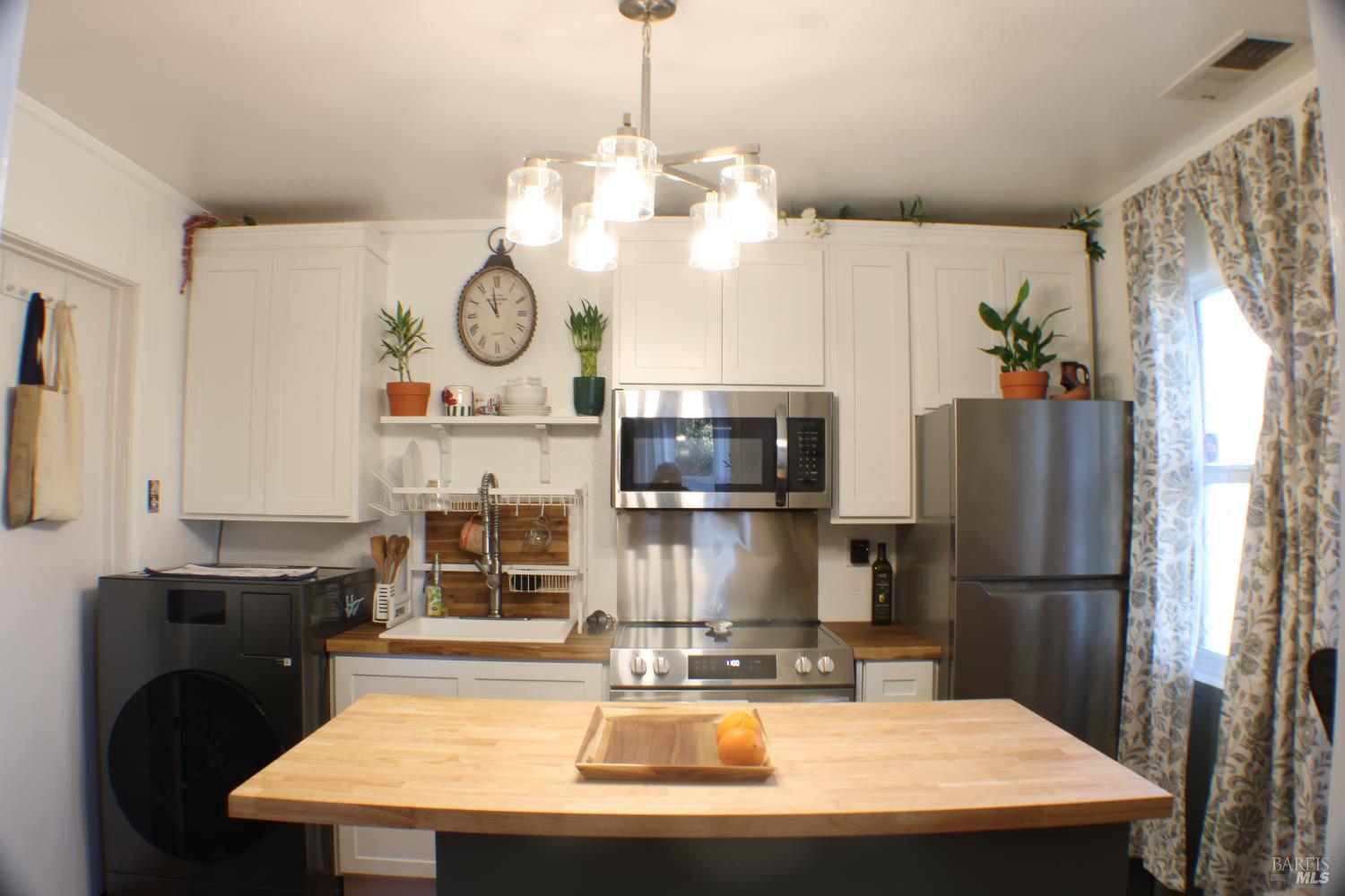 Detail Gallery Image 11 of 30 For 100 Ridgway Ave, Santa Rosa,  CA 95401 - 2 Beds | 1 Baths