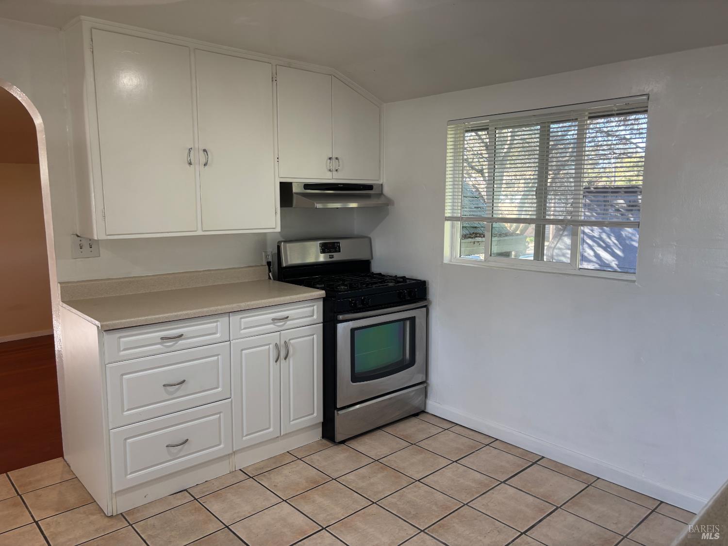 Detail Gallery Image 5 of 14 For 415 College Ave #4,  Santa Rosa,  CA 95401 - 2 Beds | 2 Baths