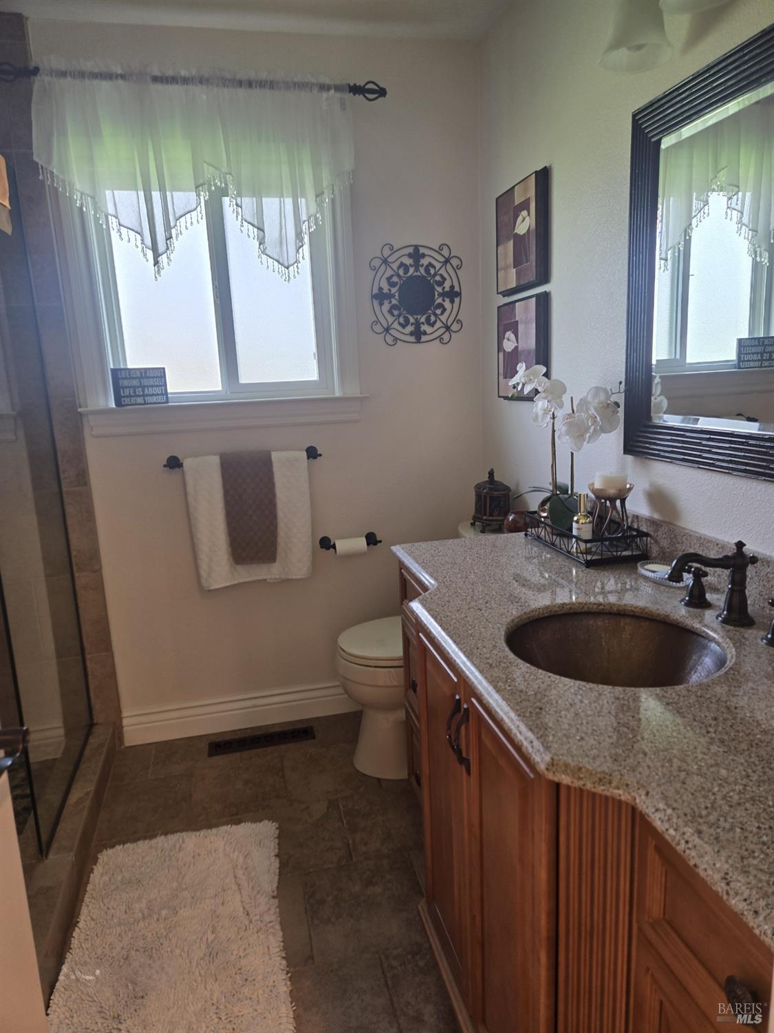 Detail Gallery Image 5 of 8 For 4782 Hall Rd, Santa Rosa,  CA 95401 - 3 Beds | 2/1 Baths