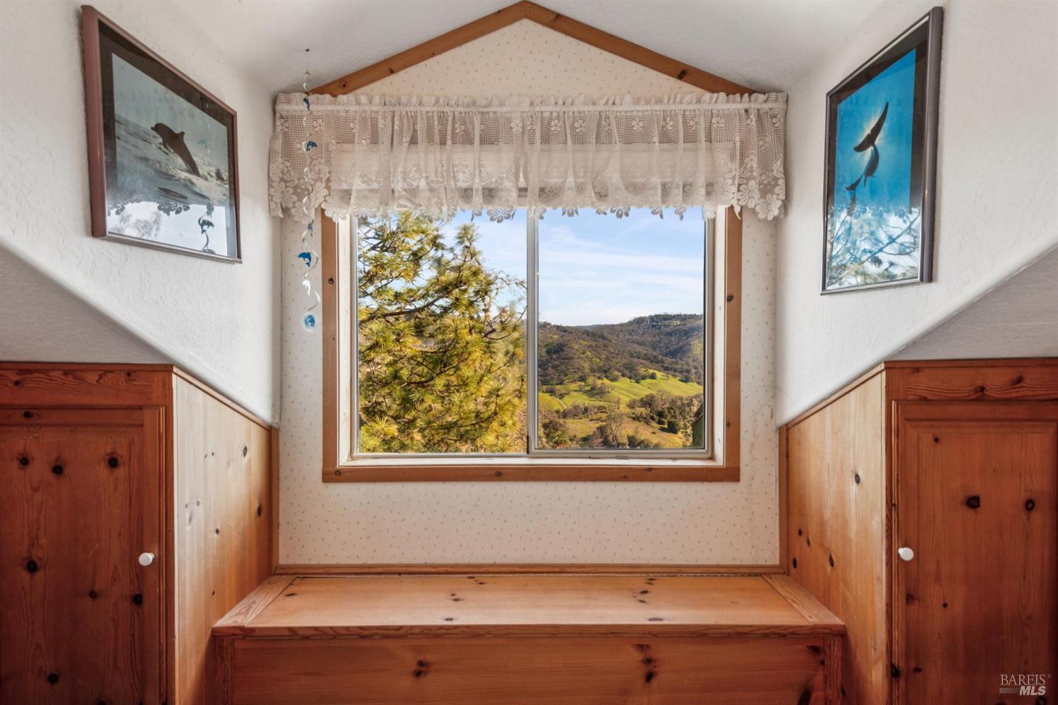 Detail Gallery Image 32 of 53 For 27 Beechwood Ct, Napa,  CA 94558 - 4 Beds | 2/1 Baths