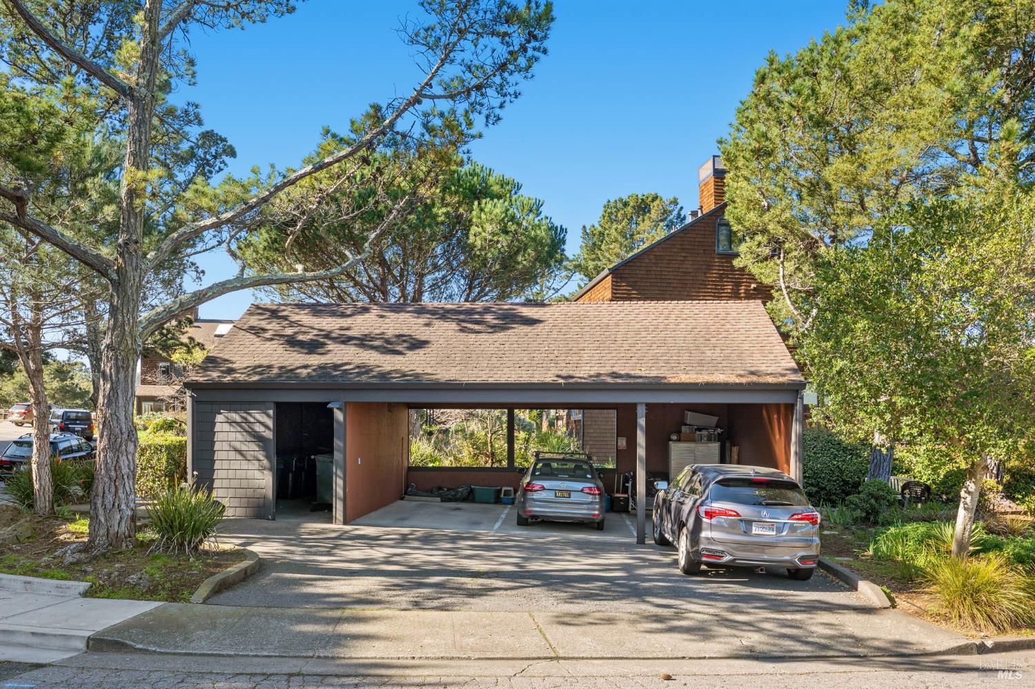 Detail Gallery Image 31 of 33 For 252 Bay Vista Cir, Sausalito,  CA 94965 - 3 Beds | 2/1 Baths