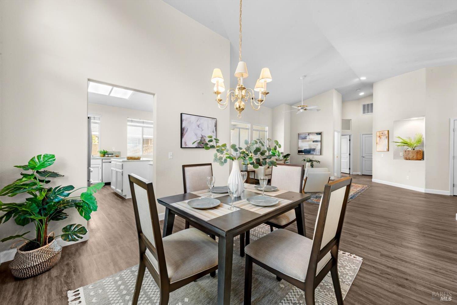 Detail Gallery Image 9 of 44 For 149 Currant Ln, Vacaville,  CA 95687 - 3 Beds | 2 Baths