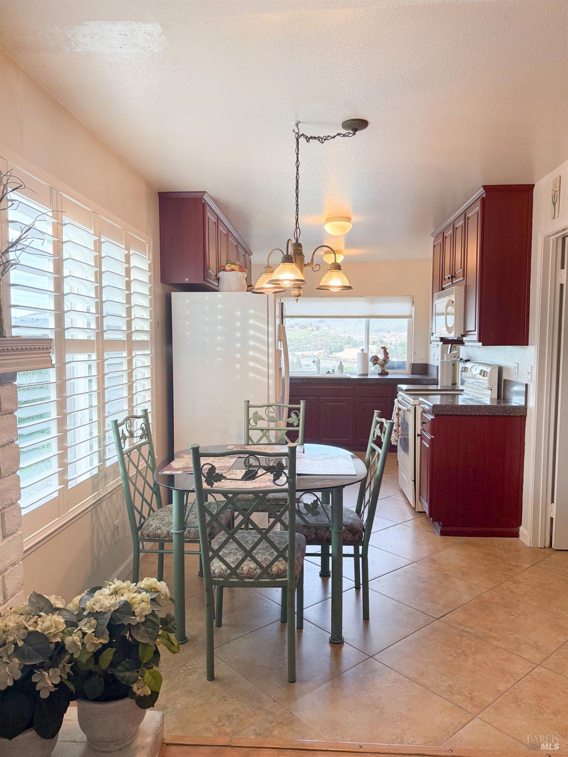 Detail Gallery Image 5 of 36 For 124 Gregory Ln, Vallejo,  CA 94591 - 4 Beds | 2 Baths