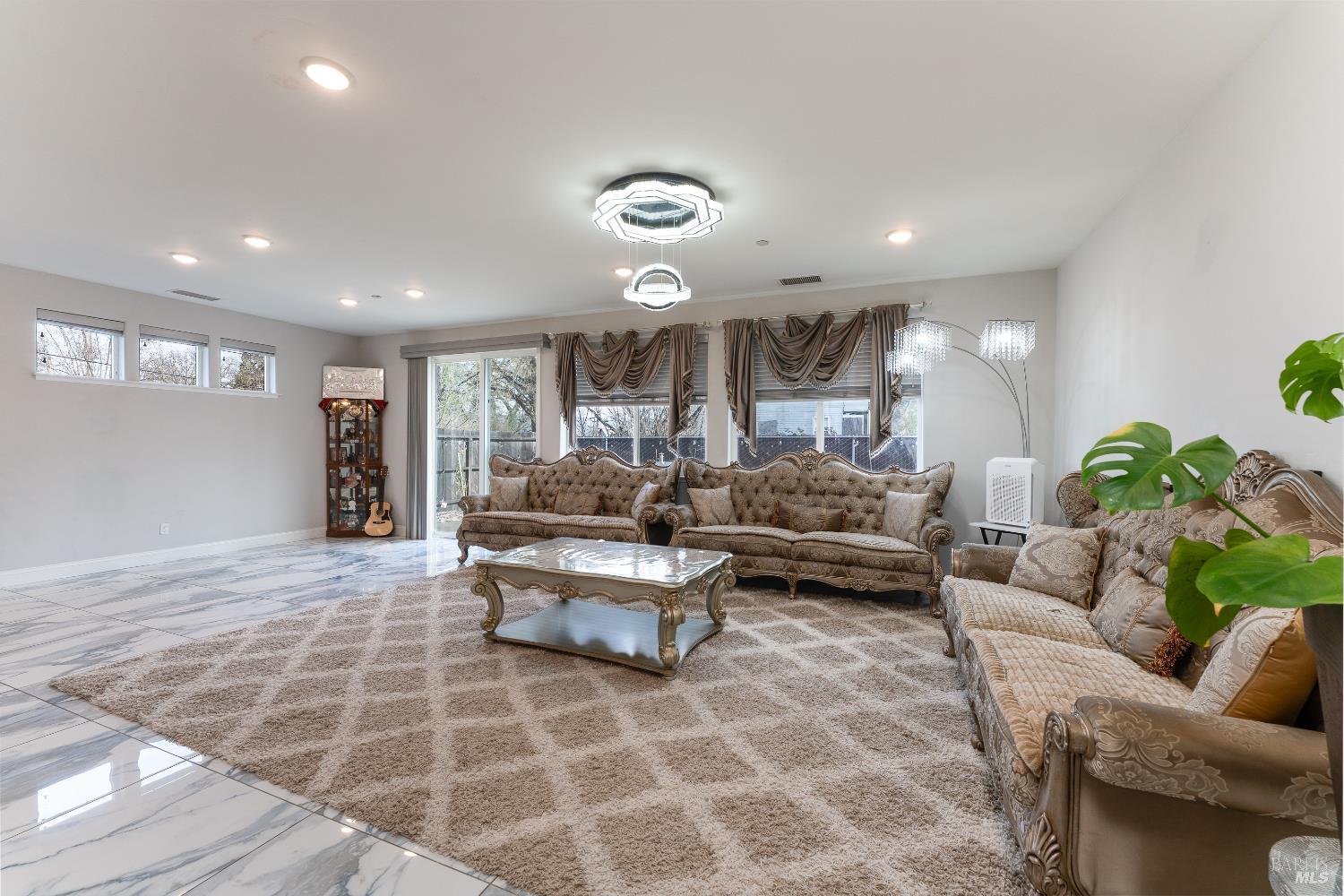 Detail Gallery Image 12 of 27 For 1407 Brothers Ln, Willits,  CA 95490 - 4 Beds | 2 Baths