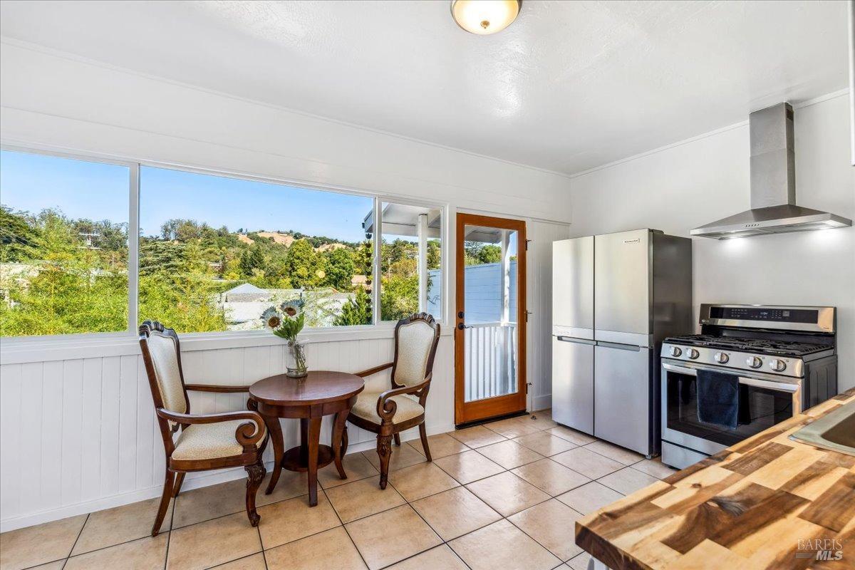 Detail Gallery Image 8 of 36 For 2 Willow Ave, Fairfax,  CA 94930 - – Beds | – Baths