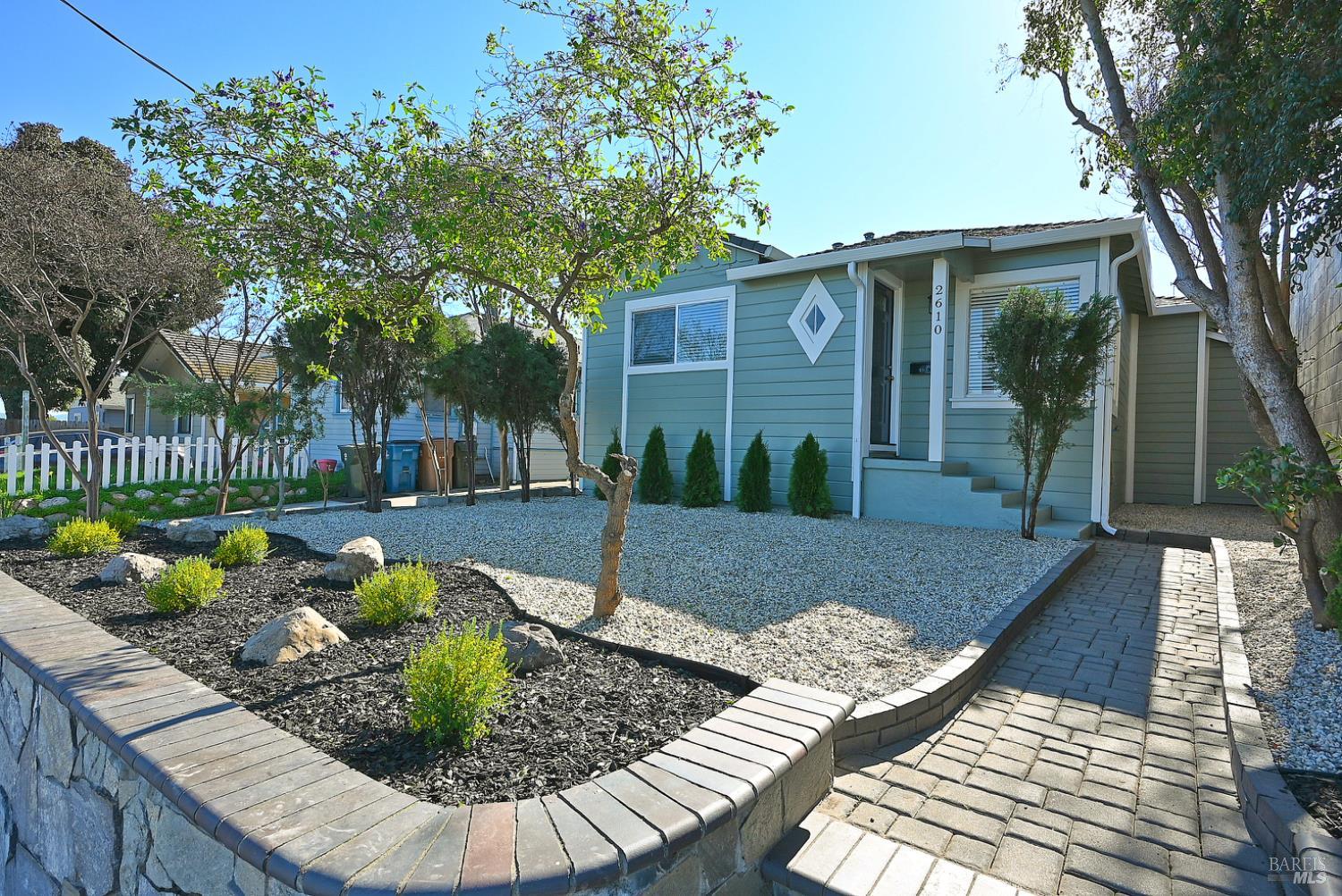 Detail Gallery Image 13 of 48 For 2610 Pacheco Blvd, Martinez,  CA 94553 - 2 Beds | 1 Baths