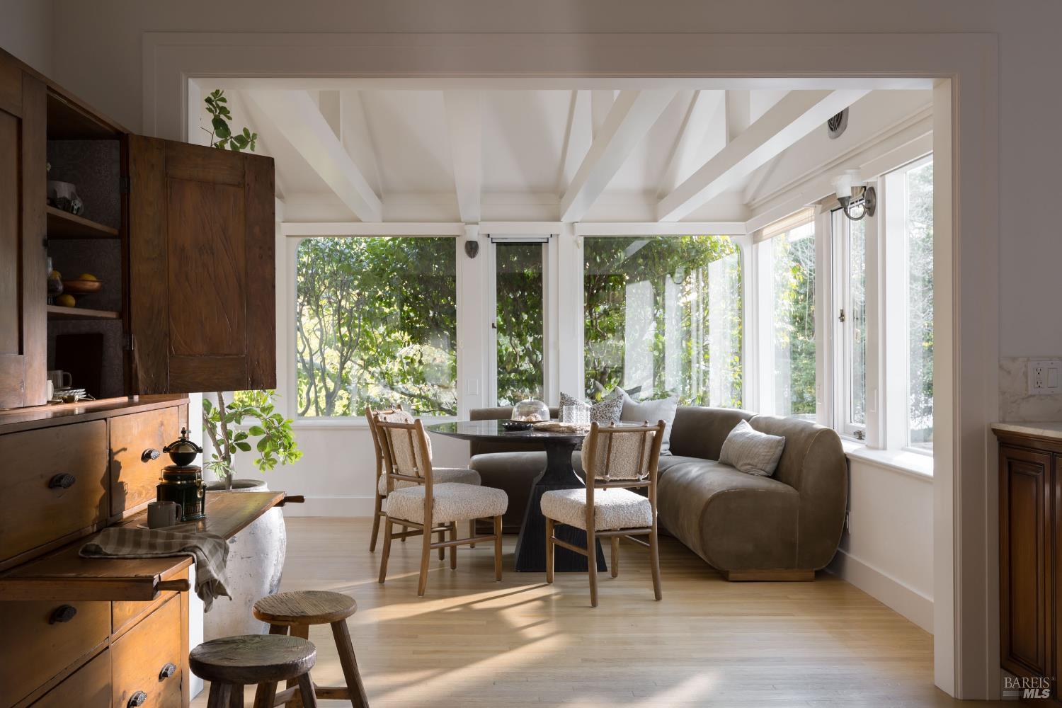 Detail Gallery Image 10 of 43 For 178 Palm Ave, San Rafael,  CA 94901 - 5 Beds | 3/2 Baths