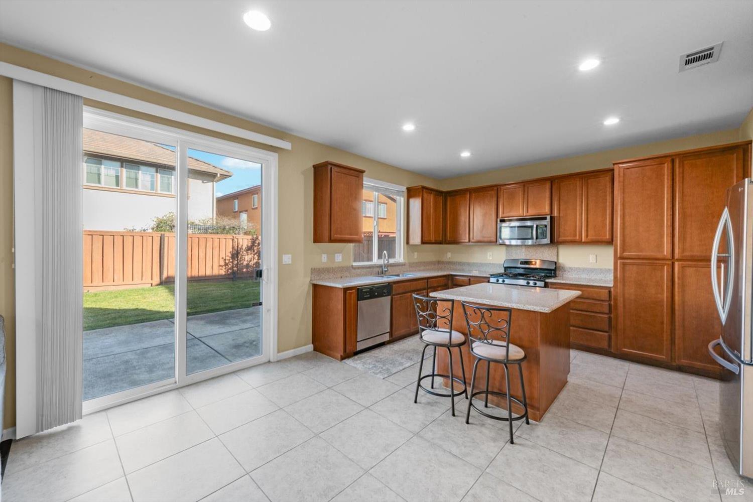 Detail Gallery Image 12 of 59 For 7079 Westminster Ct, Vacaville,  CA 95687 - 4 Beds | 2/1 Baths