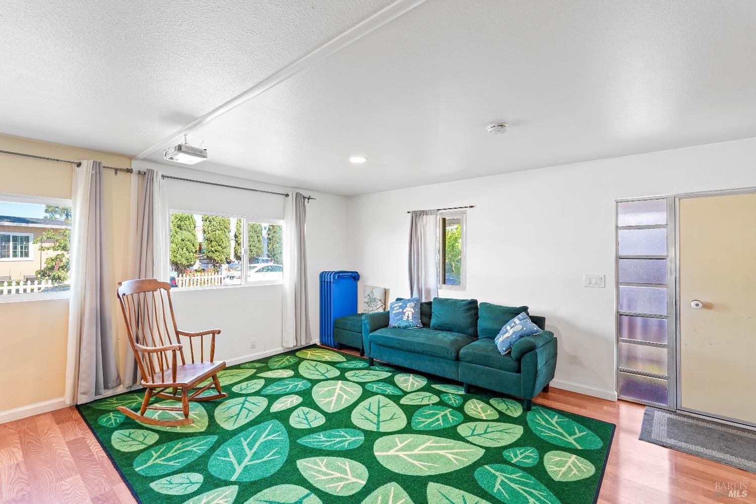 Detail Gallery Image 7 of 38 For 324 Pear Ln, Santa Rosa,  CA 95407 - 3 Beds | 2 Baths