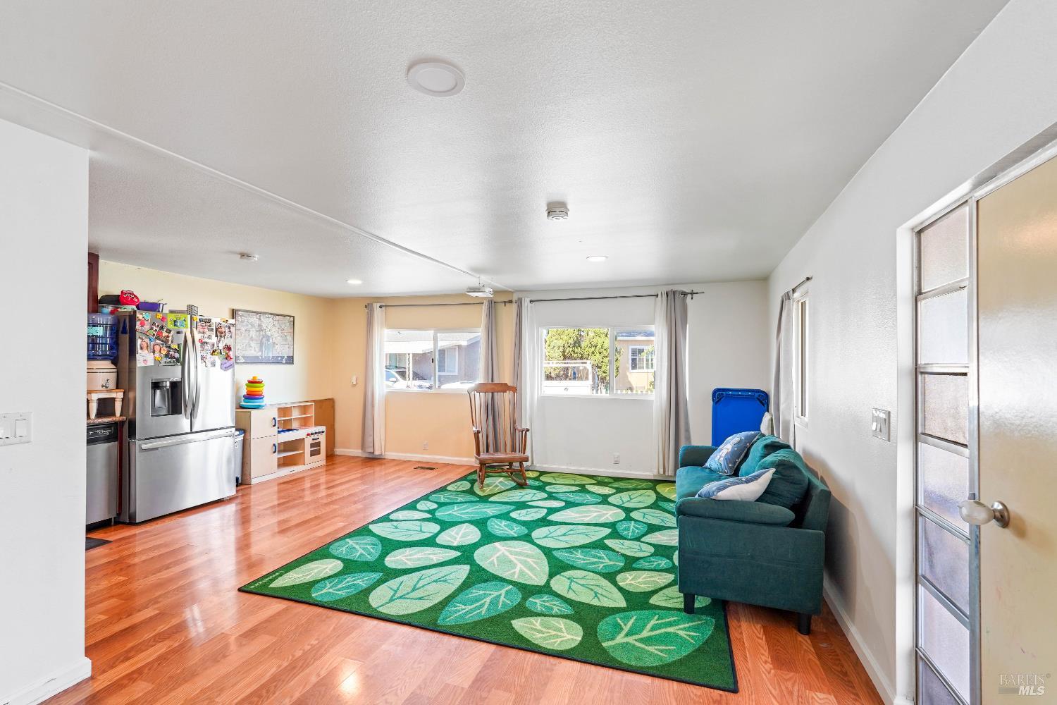 Detail Gallery Image 5 of 38 For 324 Pear Ln, Santa Rosa,  CA 95407 - 3 Beds | 2 Baths