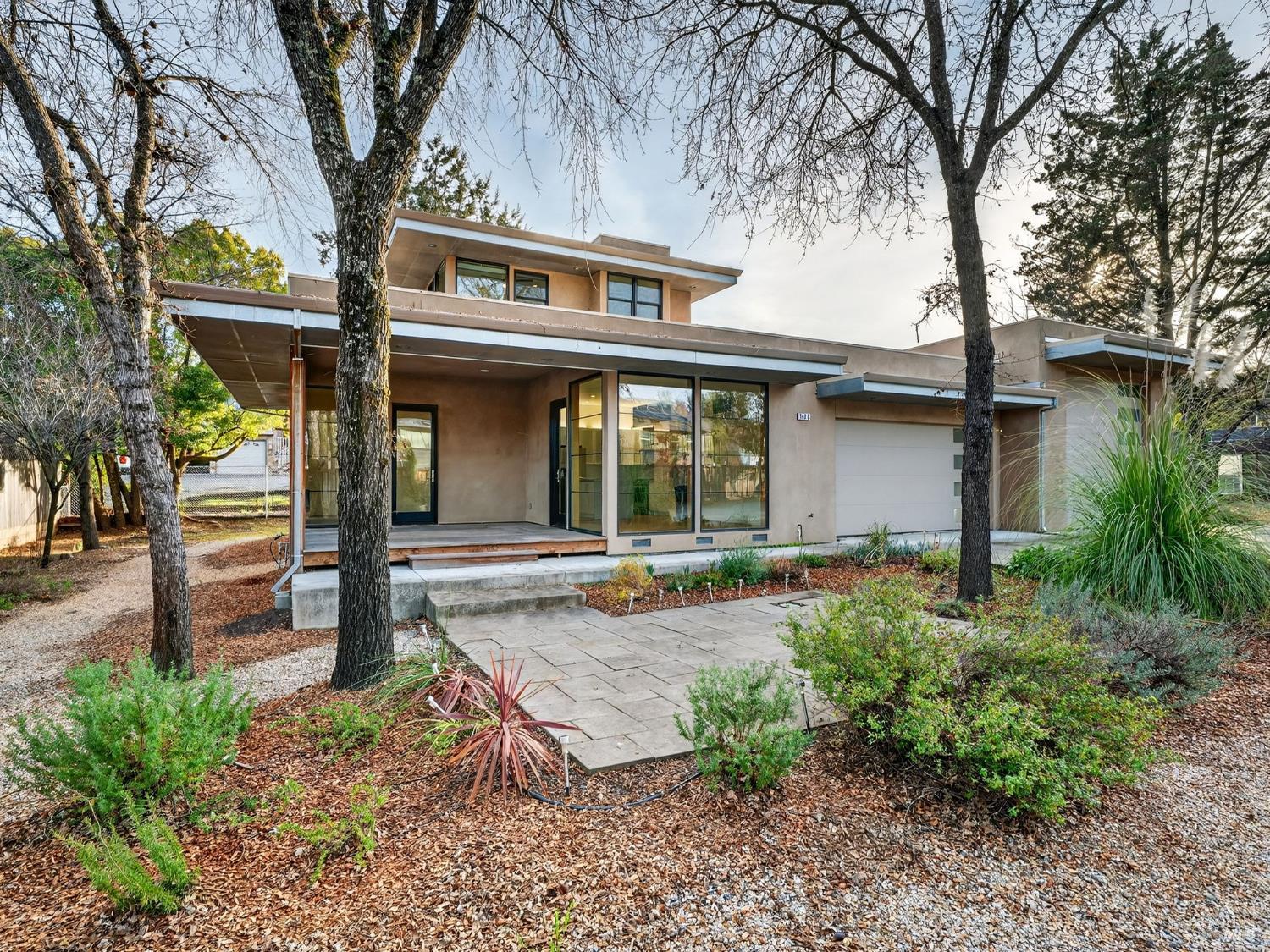 Detail Gallery Image 8 of 39 For 540 S Cloverdale Blvd, Cloverdale,  CA 95425 - 2 Beds | 2 Baths