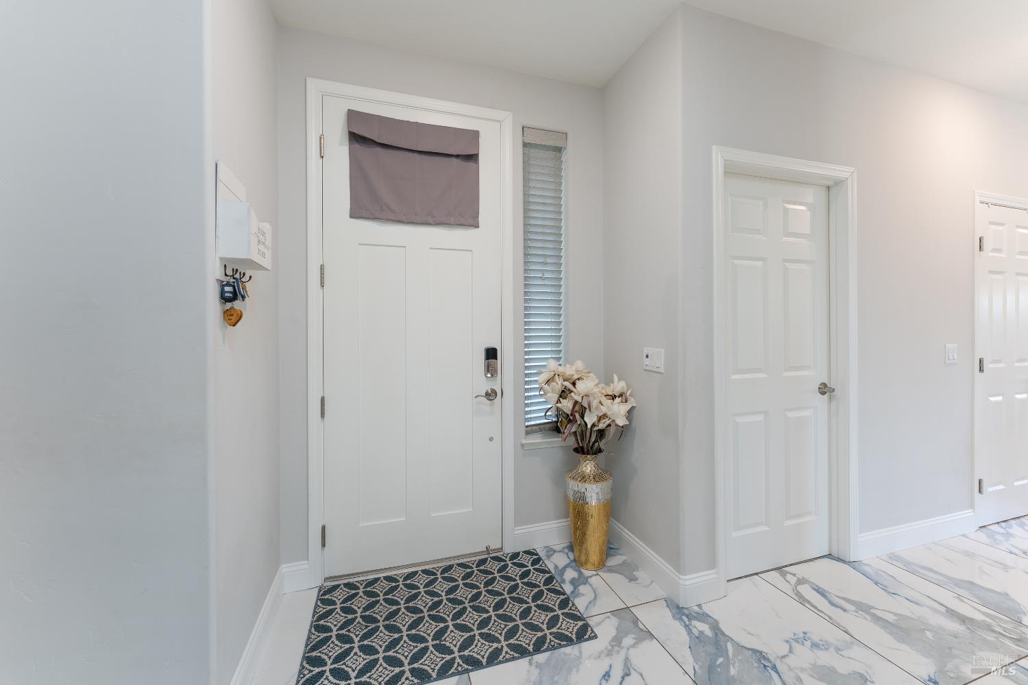 Detail Gallery Image 5 of 27 For 1407 Brothers Ln, Willits,  CA 95490 - 4 Beds | 2 Baths