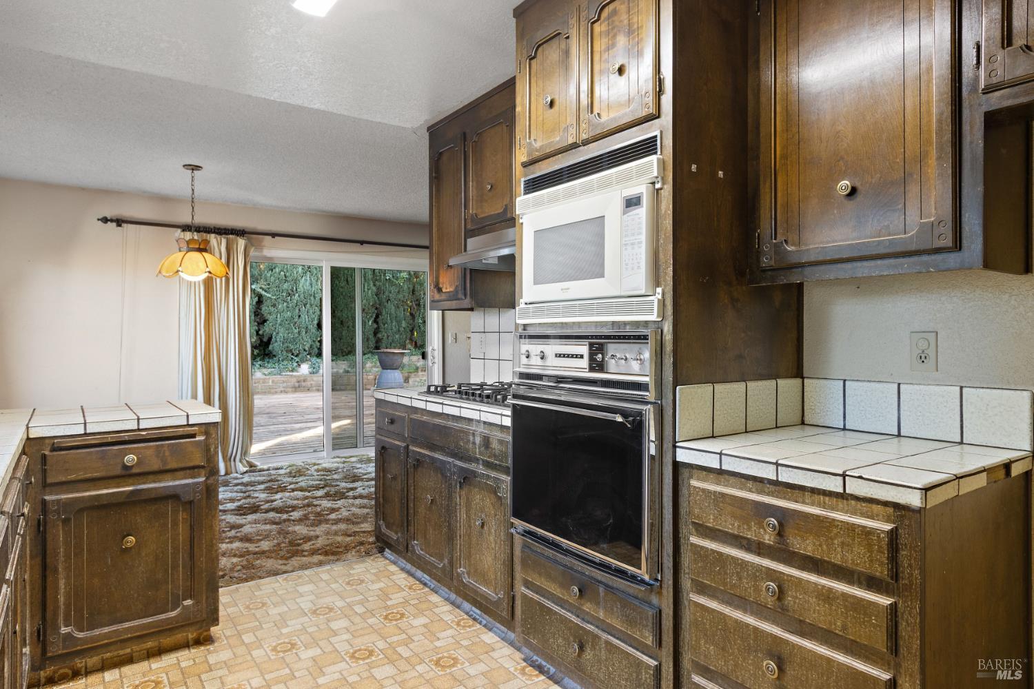 Detail Gallery Image 6 of 34 For 1084 Jamie Dr, Concord,  CA 94518 - 4 Beds | 2/1 Baths