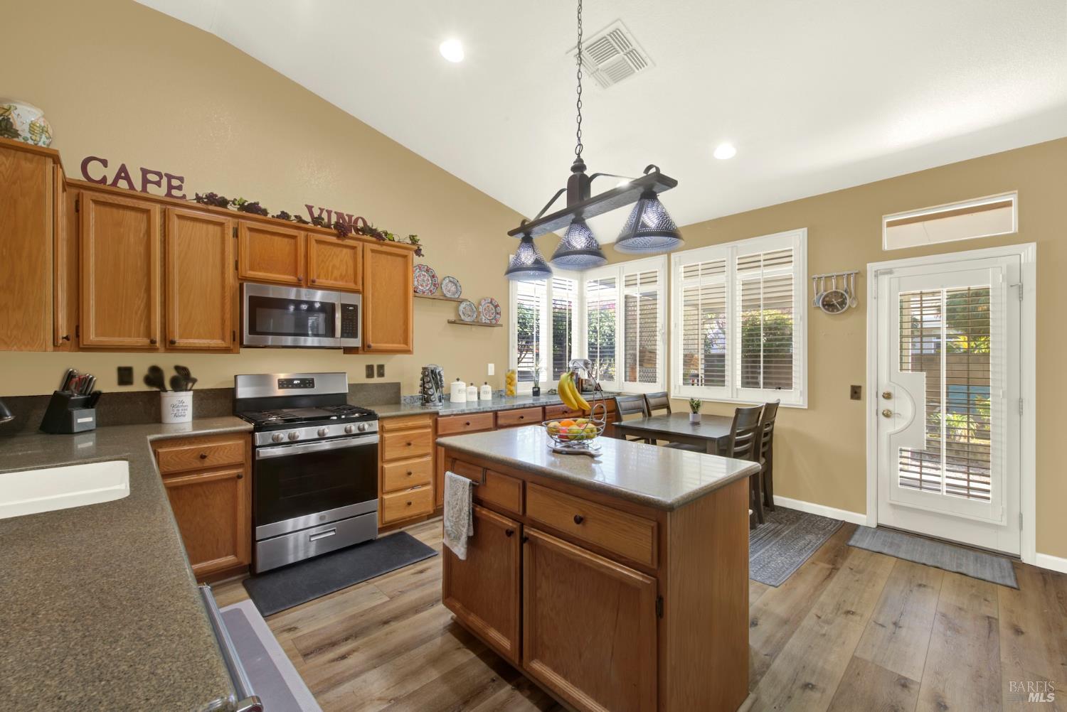 Detail Gallery Image 17 of 62 For 161 Currant Ln, Vacaville,  CA 95687 - 2 Beds | 2 Baths