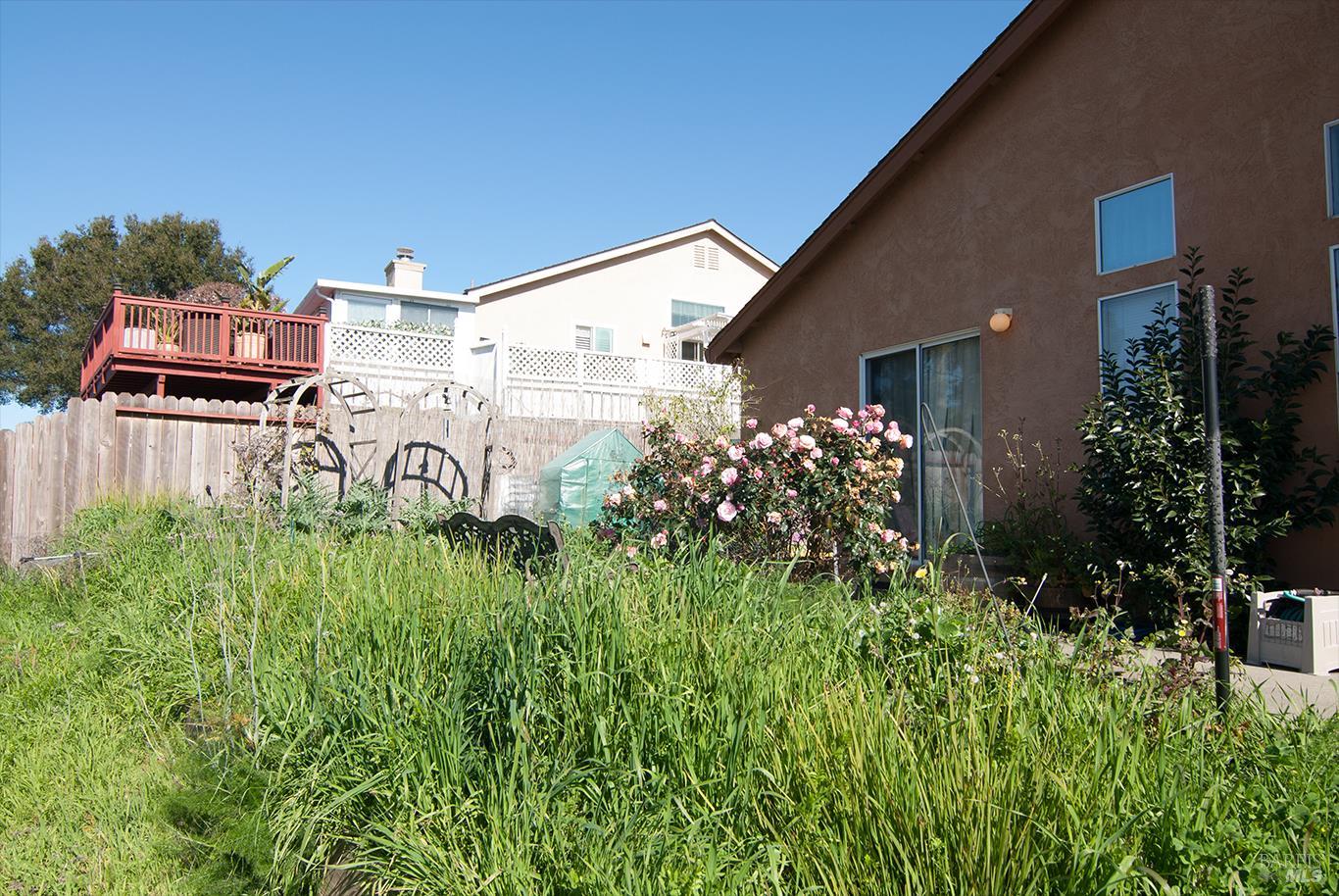 Detail Gallery Image 8 of 14 For 1009 Donaldson Way, American Canyon,  CA 94503 - 3 Beds | 2 Baths