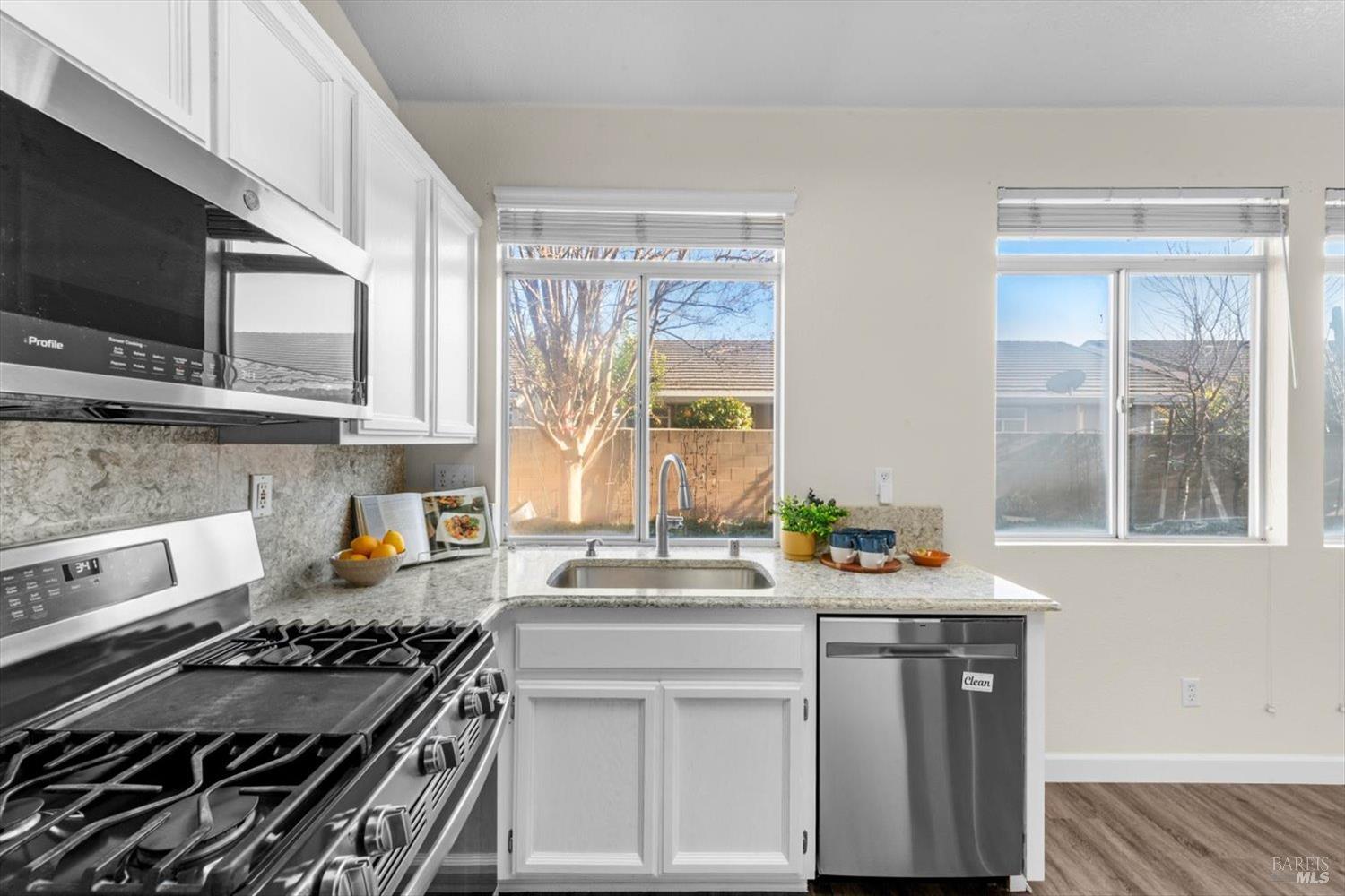 Detail Gallery Image 15 of 44 For 149 Currant Ln, Vacaville,  CA 95687 - 3 Beds | 2 Baths