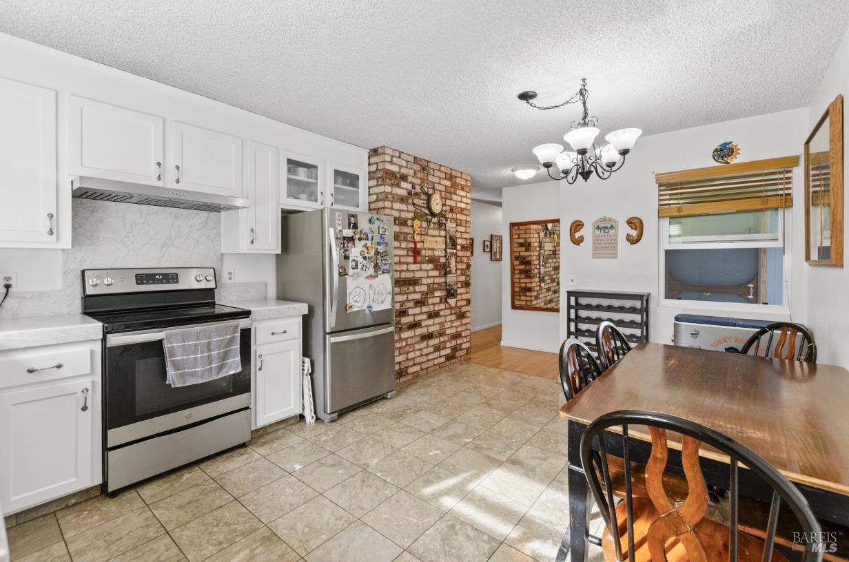 Detail Gallery Image 9 of 28 For 19295 Junipero Serra Dr, Sonoma,  CA 95476 - 3 Beds | 2 Baths