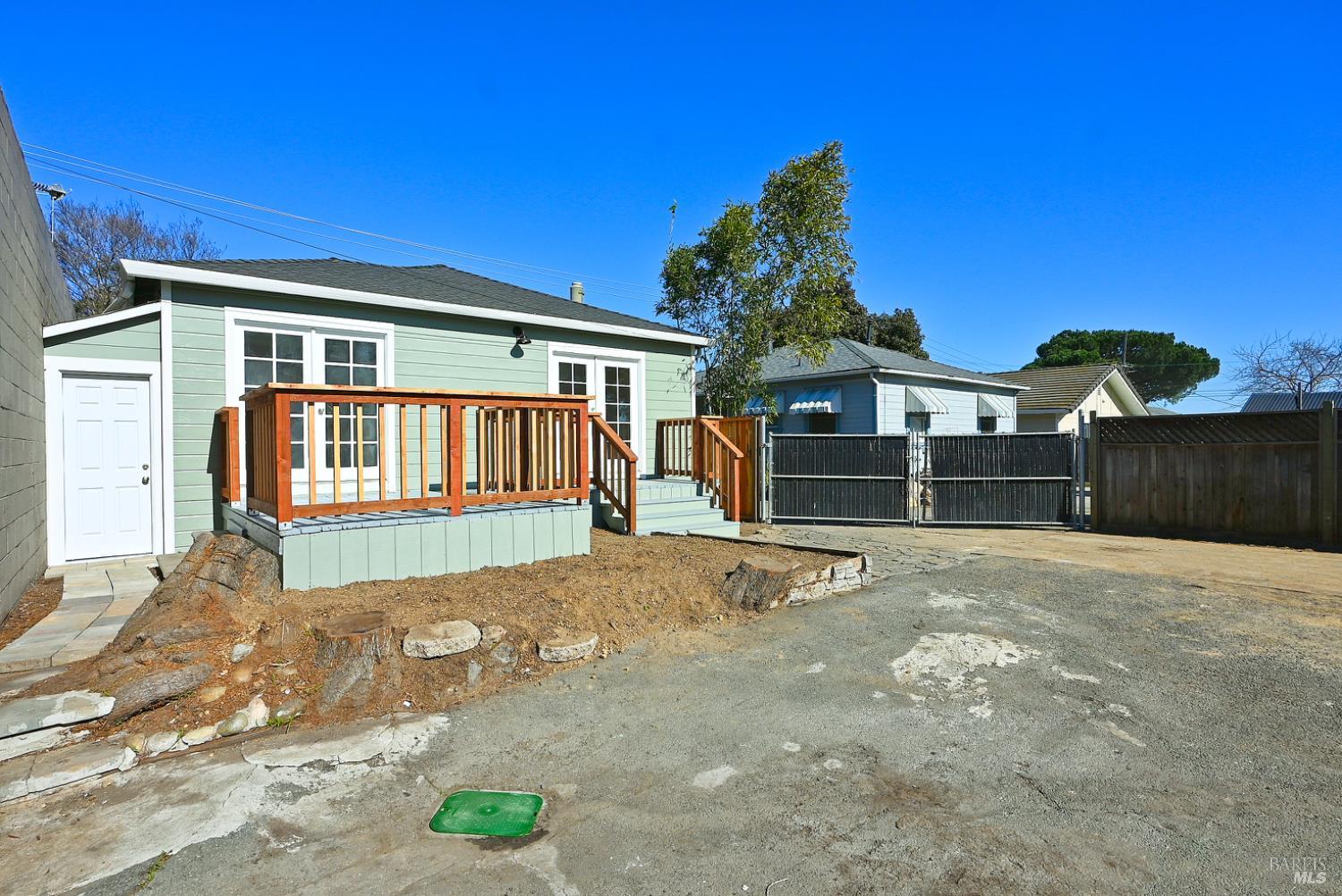 Detail Gallery Image 7 of 48 For 2610 Pacheco Blvd, Martinez,  CA 94553 - 2 Beds | 1 Baths