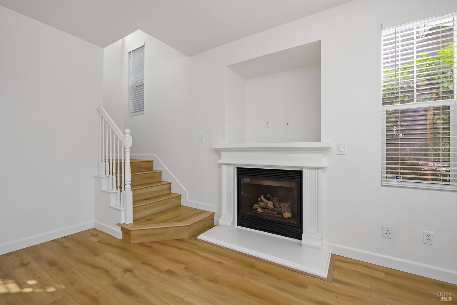 Detail Gallery Image 14 of 39 For 2023 Northfield Dr, Santa Rosa,  CA 95403 - 4 Beds | 3/1 Baths
