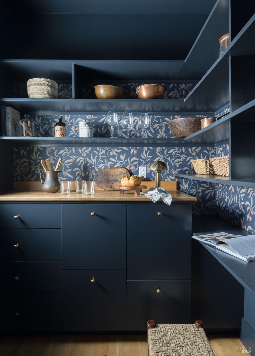 Detail Gallery Image 12 of 43 For 178 Palm Ave, San Rafael,  CA 94901 - 5 Beds | 3/2 Baths