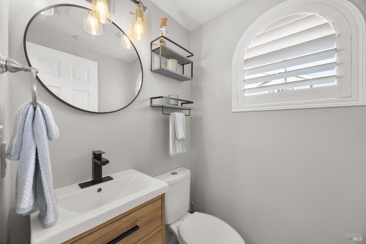 Detail Gallery Image 13 of 26 For 465 E Fifth St, Benicia,  CA 94510 - 2 Beds | 2/1 Baths