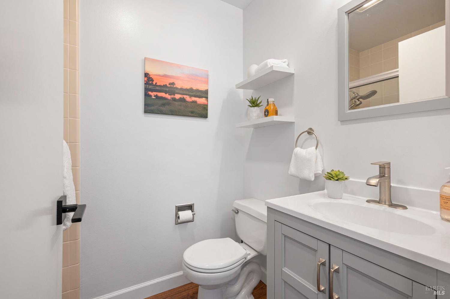 Detail Gallery Image 24 of 33 For 252 Bay Vista Cir, Sausalito,  CA 94965 - 3 Beds | 2/1 Baths