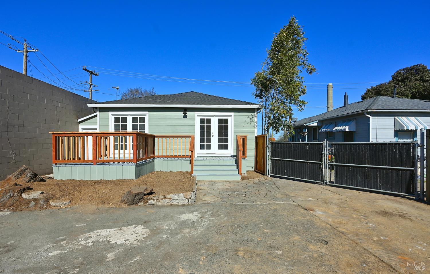 Detail Gallery Image 8 of 48 For 2610 Pacheco Blvd, Martinez,  CA 94553 - 2 Beds | 1 Baths