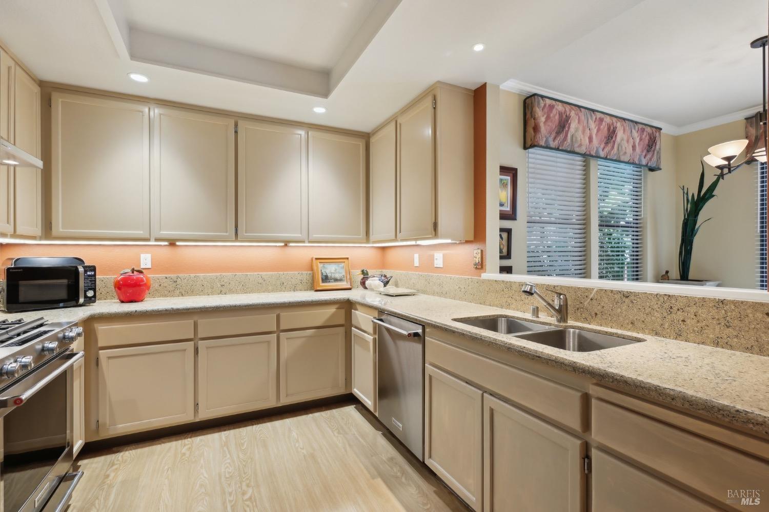 Detail Gallery Image 2 of 36 For 603 Cherry Ave, Sonoma,  CA 95476 - 2 Beds | 2 Baths