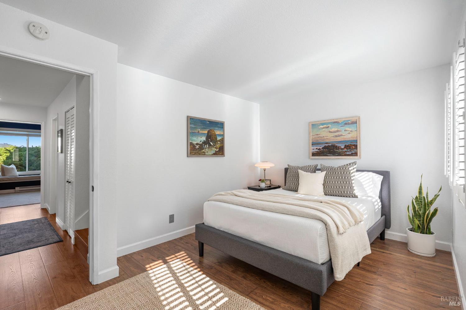 Detail Gallery Image 26 of 33 For 252 Bay Vista Cir, Sausalito,  CA 94965 - 3 Beds | 2/1 Baths
