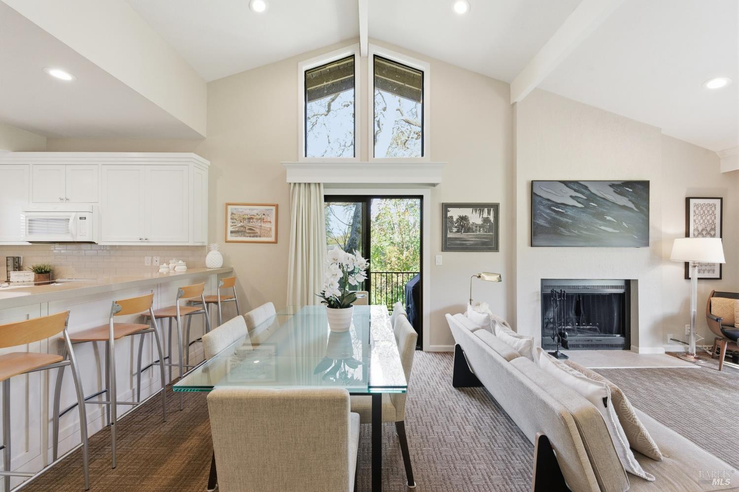 Detail Gallery Image 9 of 56 For 868 Oak Leaf Way, Napa,  CA 94558 - 2 Beds | 2 Baths