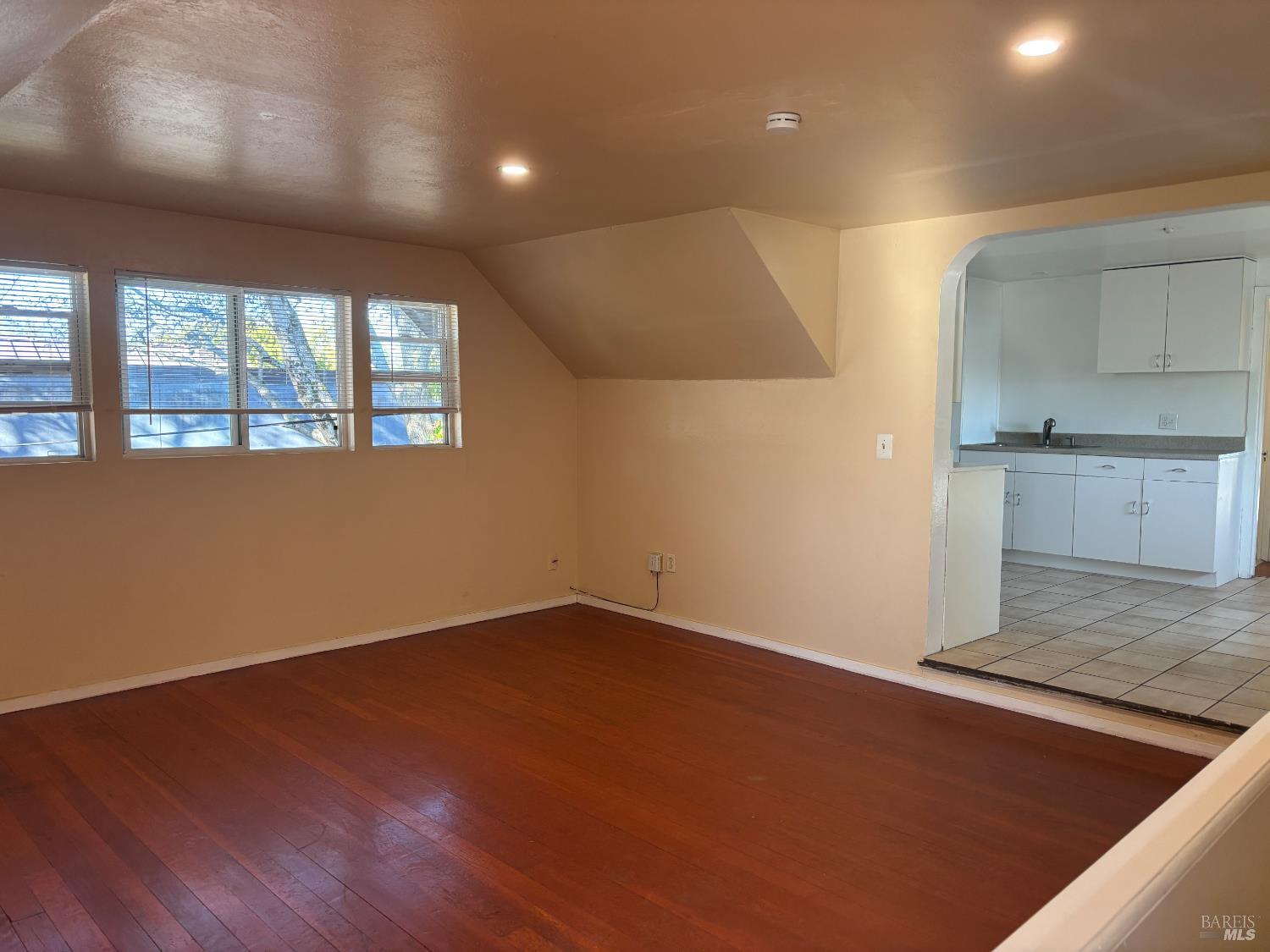 Detail Gallery Image 2 of 14 For 415 College Ave #4,  Santa Rosa,  CA 95401 - 2 Beds | 2 Baths