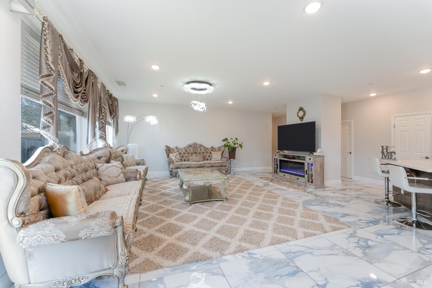 Detail Gallery Image 10 of 27 For 1407 Brothers Ln, Willits,  CA 95490 - 4 Beds | 2 Baths