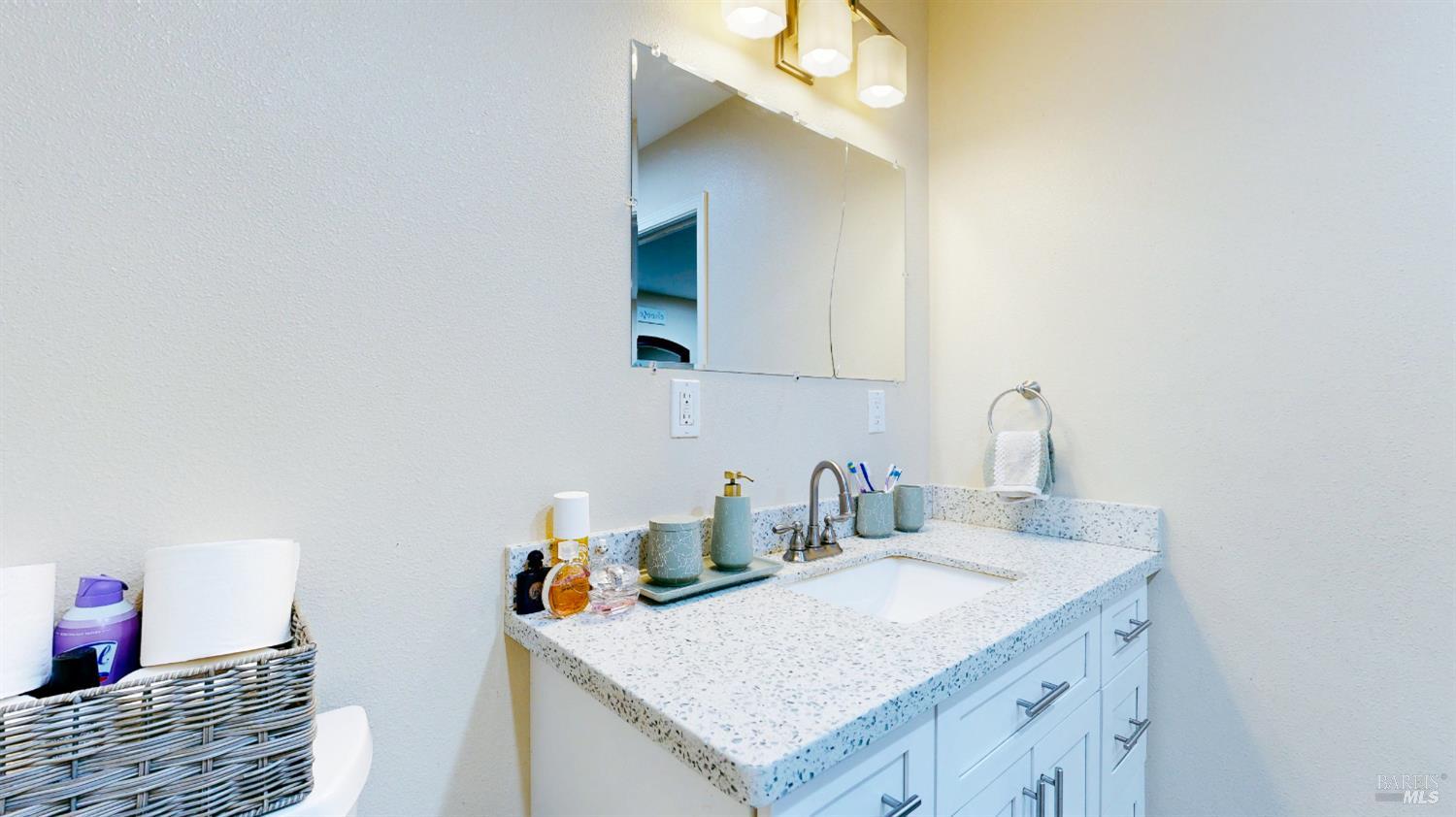 Detail Gallery Image 42 of 99 For 380 Irwin Ln, Santa Rosa,  CA 95401 - 3 Beds | 2 Baths