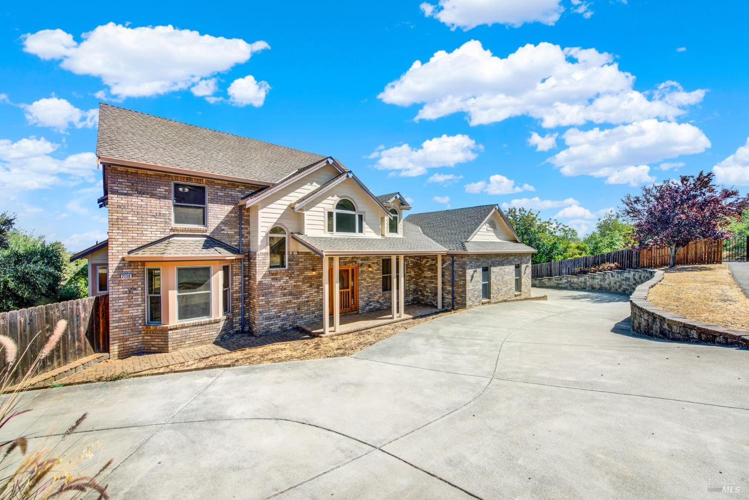 Detail Gallery Image 3 of 74 For 2136 Vineyard Hills Ct, Vacaville,  CA 95688 - 4 Beds | 3 Baths