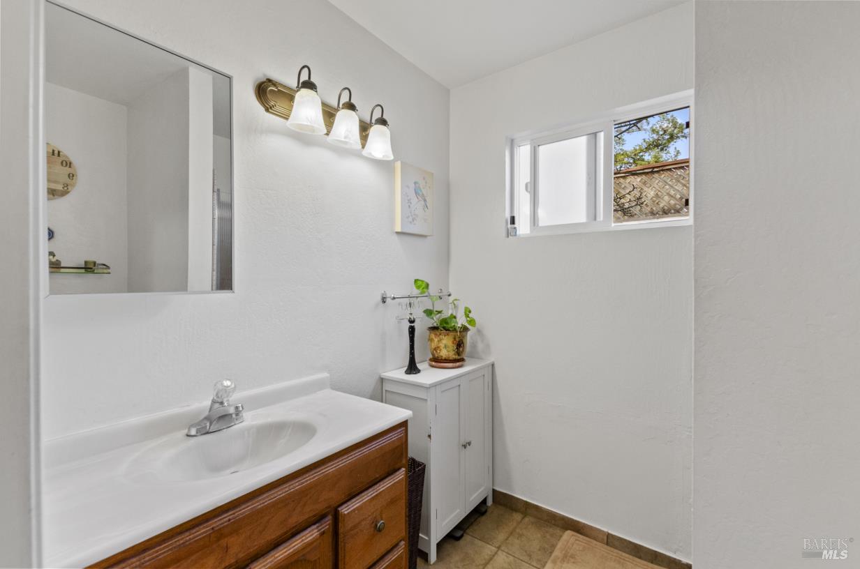 Detail Gallery Image 21 of 28 For 19295 Junipero Serra Dr, Sonoma,  CA 95476 - 3 Beds | 2 Baths