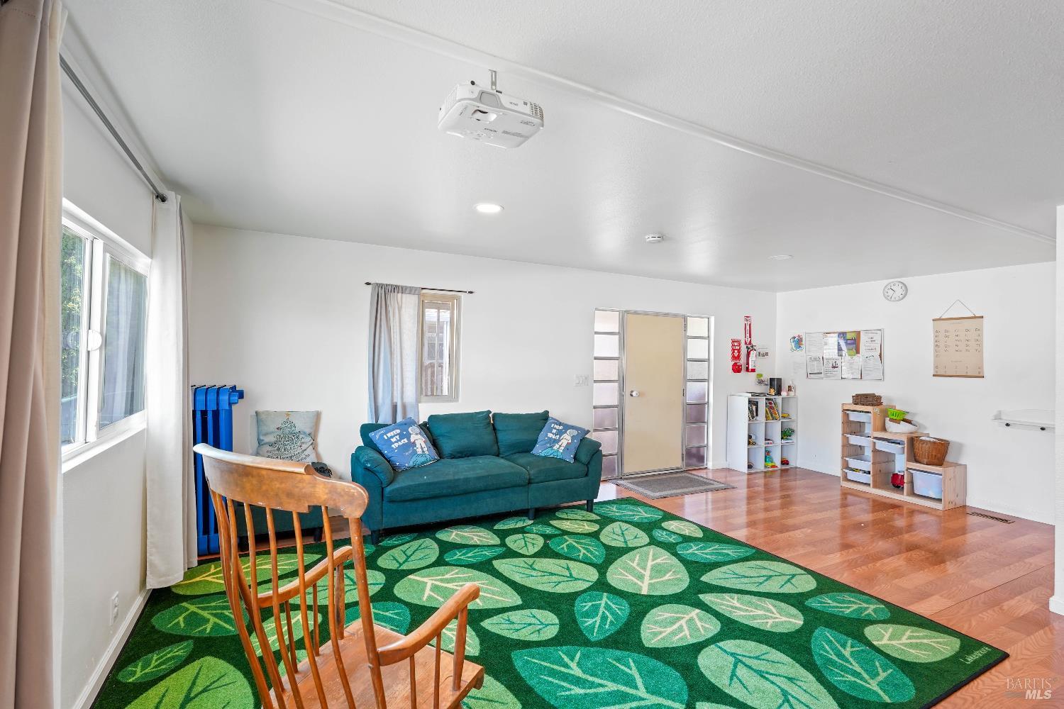 Detail Gallery Image 9 of 38 For 324 Pear Ln, Santa Rosa,  CA 95407 - 3 Beds | 2 Baths