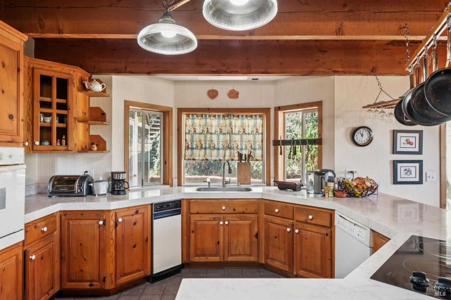 Detail Gallery Image 13 of 53 For 27 Beechwood Ct, Napa,  CA 94558 - 4 Beds | 2/1 Baths