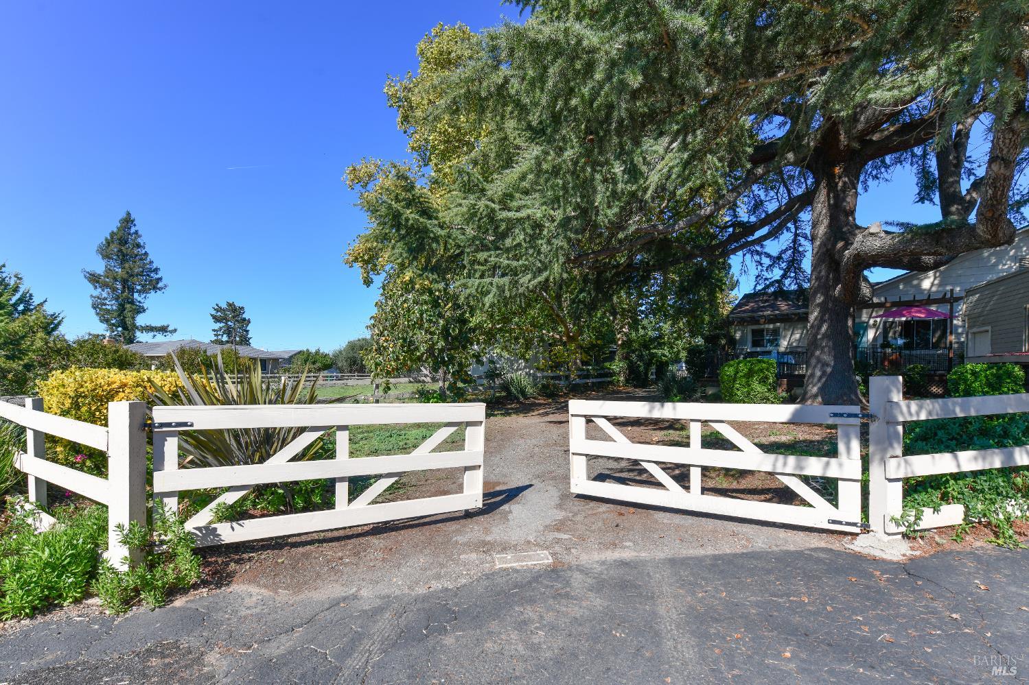 Detail Gallery Image 2 of 56 For 2060 Hagen Rd, Napa,  CA 94558 - 3 Beds | 2 Baths