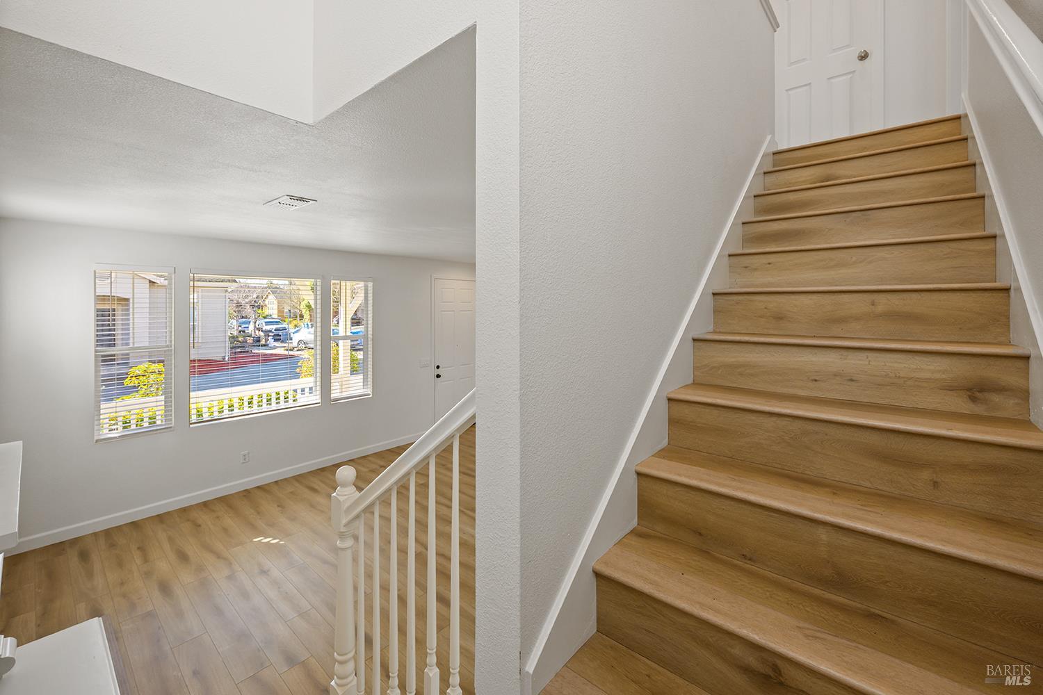 Detail Gallery Image 15 of 39 For 2023 Northfield Dr, Santa Rosa,  CA 95403 - 4 Beds | 3/1 Baths